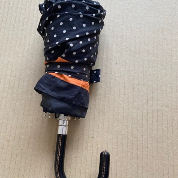 - Compact small folding 26 cms black faux leather handle, handbag size umbrella - Picture 3 of 6